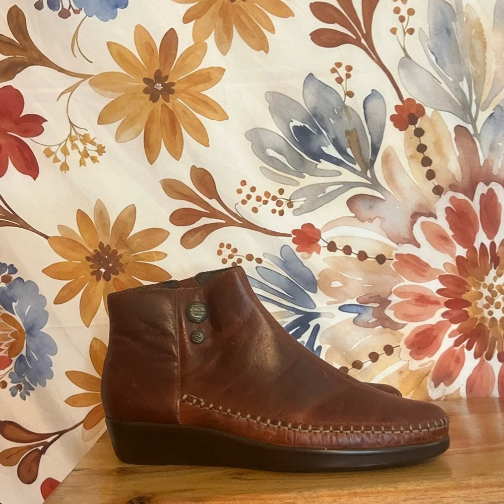 SAS Jade Walnut 9.5N Red Leather Zip Fall Winter Outdoor Travel Minimalist Boots